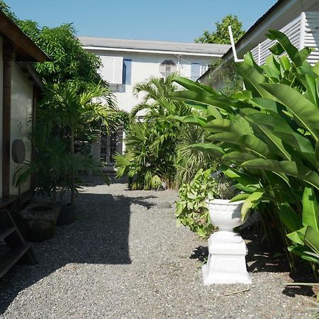 Mikuzi Hotel Kingston Kültér fotó